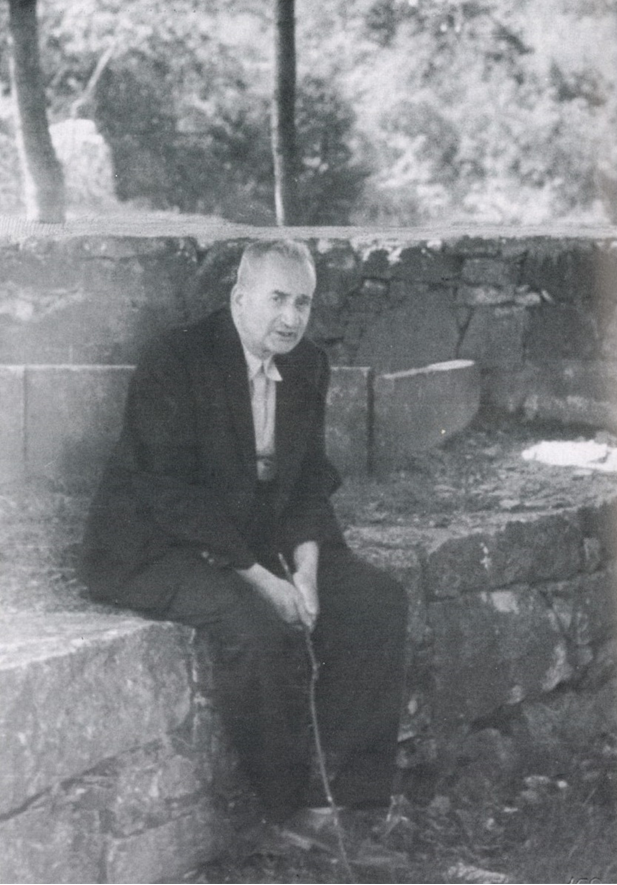 Ernesto Weiss a Monrupino nel 1952.
Foto tratta da Le carte dei Weiss, p. 86 (fonte ASILS, FW, Fototeca, b. 954)-collezione