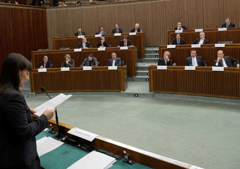 Intervento di Debora Serracchiani presso l'aula del Consiglio regionale del Friuli Venezia Giulia-narrazione