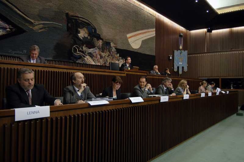 Il presidente del Consiglio regionale del Friuli Venezia Giulia Edoaurd Ballamn con i componenti della Giunta 