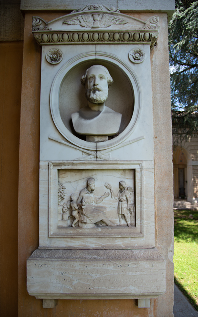 monumento funebre