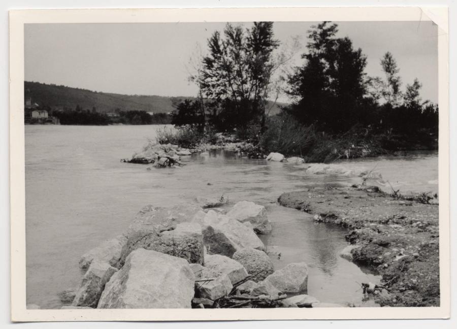 Fiume Isonzo, Farra d'Isonzo. Danni provocati da piena. Area dello scarico del canale adduttore