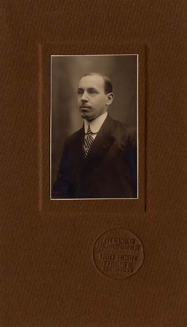 Ritratto in studio di uomo