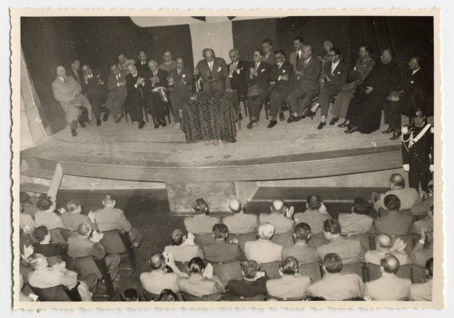 Impianto irriguo. Inaugurazione. Cerimonia ufficiale nel Teatro comunale, Gradisca d'Isonzo. Palco ufficiale, autorità