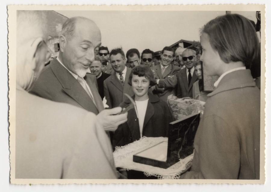 Impianto irriguo. Inaugurazione. Sen. Giuseppe Medici e autorità locali in località Colmello di Grotta
