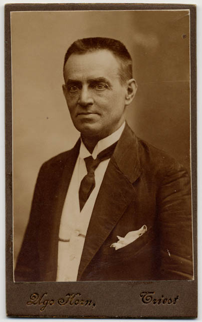 Ritratto in studio di uomo