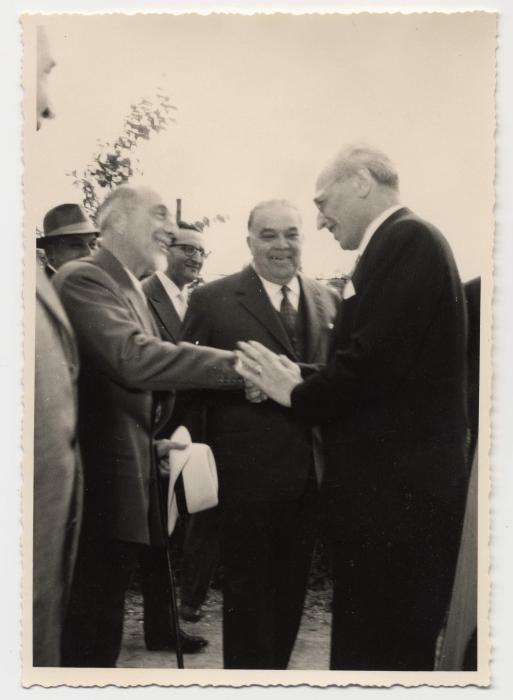 Impianto irriguo, Farra d'Isonzo. Inaugurazione. Sen. Giuseppe Medici accolto dalle autorità locali in località Colmello di Grotta. Cerimonia inaugurale