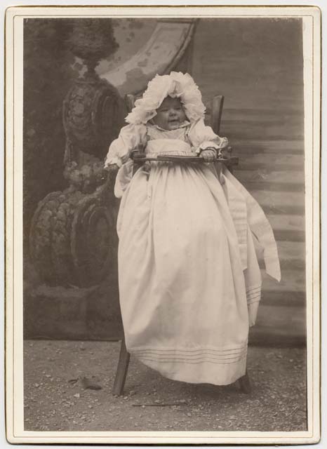 Ritratto con fondale dipinto