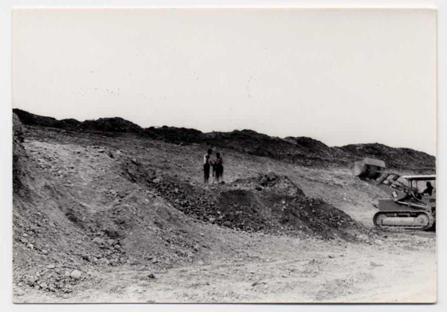 Cantiere di bonifica, Farra d'Isonzo. Canale adduttore in costruzione. Panorama sullo scavo