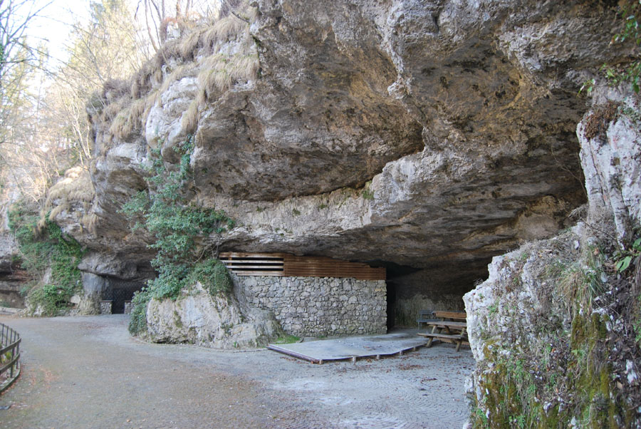 Reperti dalle grotte di Pradis