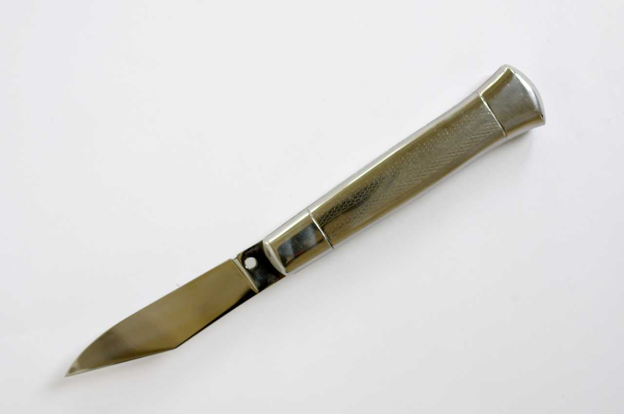 Coltello a scatto di Maniago anni 50 in ottimo stato di conservazione!  Coltello delinquenziale per antonomasia.. PS. Se avete un vecchio coltello  a, By D.Moretto coltelli tradizionali romani