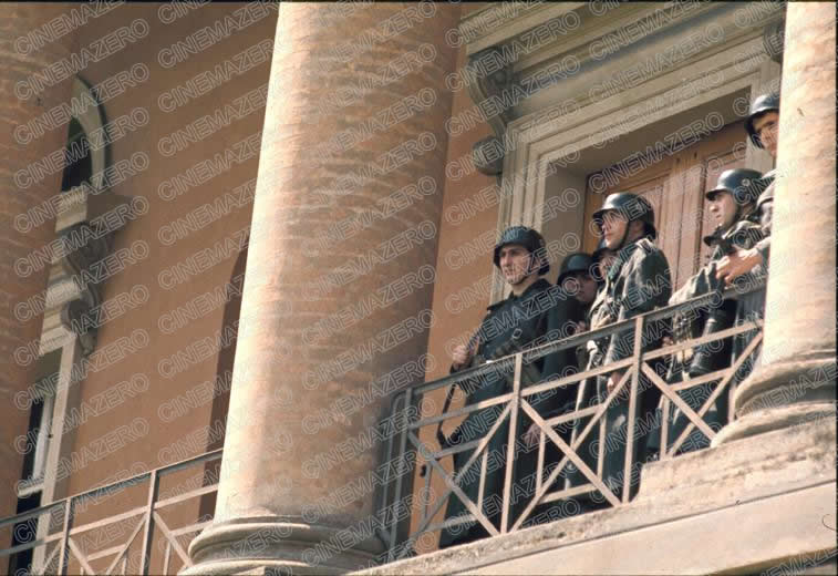 Soldati delle SS sotto la loggia