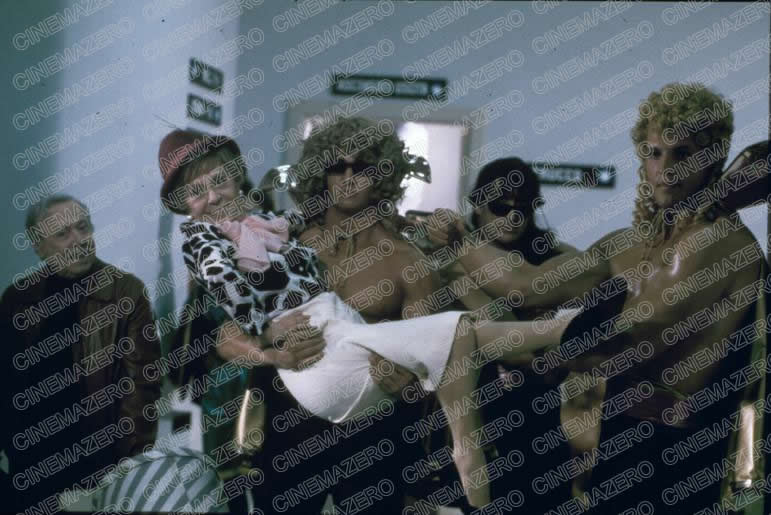Ginger (Giulietta Masina) e i Culturisti