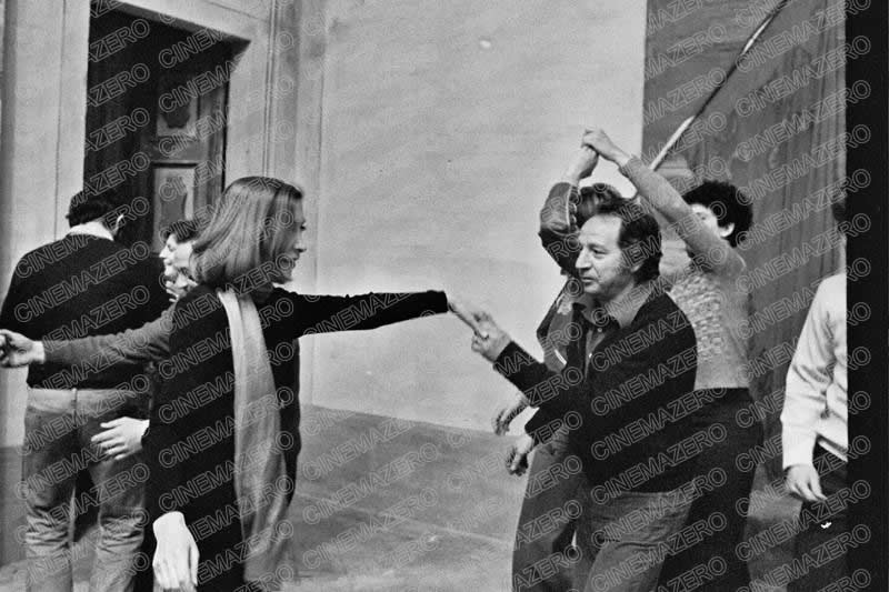 L'attrice Sonia Saviange durante un ballo liberatorio