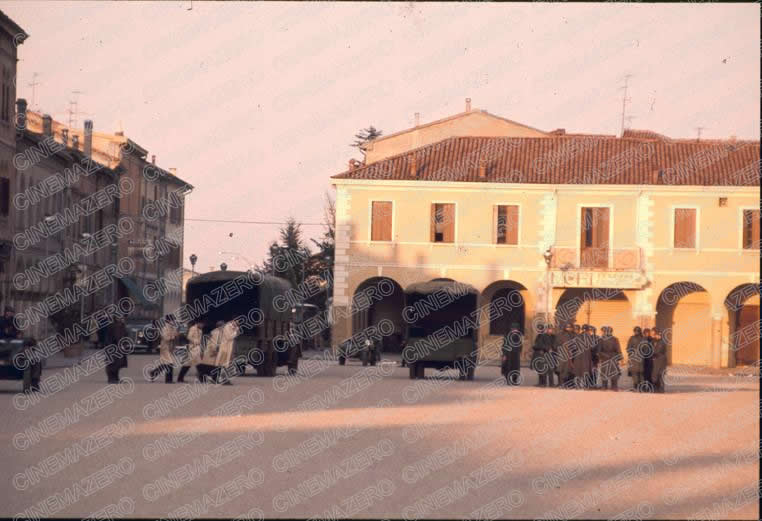 Piazza presidiata dalle SS
