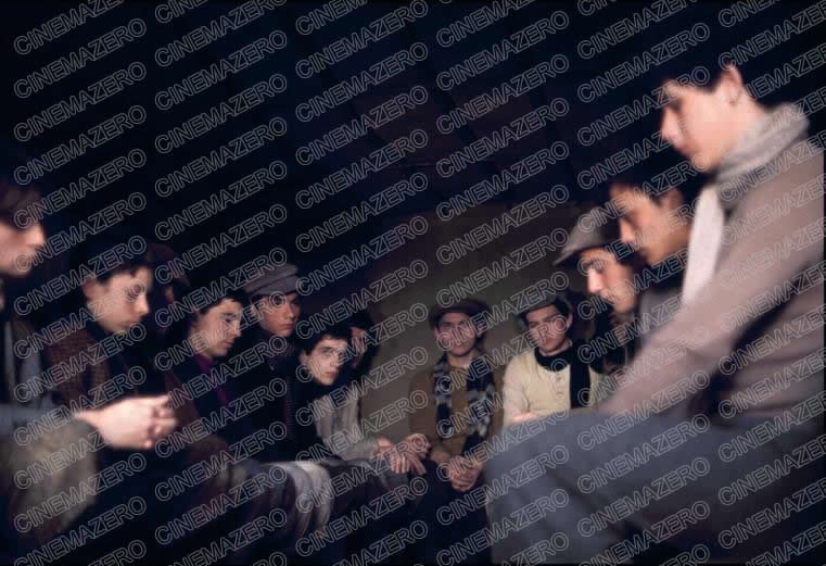 Ragazzi in una camionetta