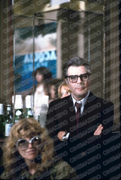 Snàporaz (Marcello Mastroianni) tra le Femministe