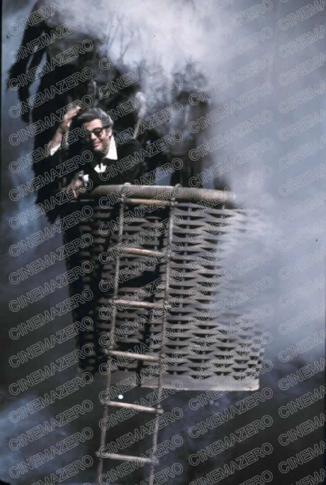 Snàporaz (Marcello Mastroianni) sulla mongolfiera