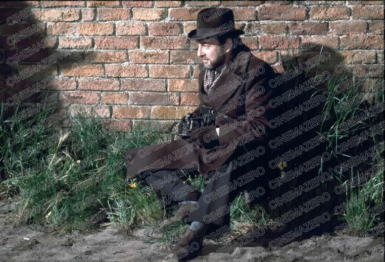 Il Duca (Paolo Bonacelli) con la macchina fotografica