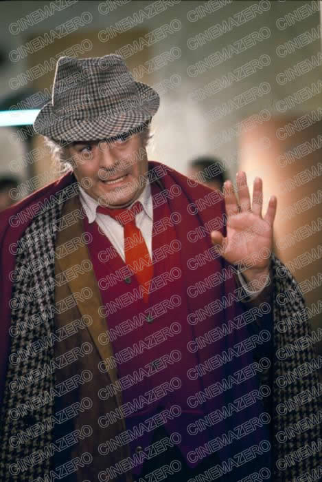 Fred (Marcello Mastroianni) all'Hotel Manager