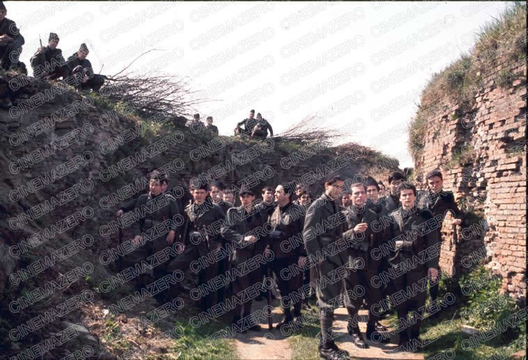 Camice Nere in una trincea