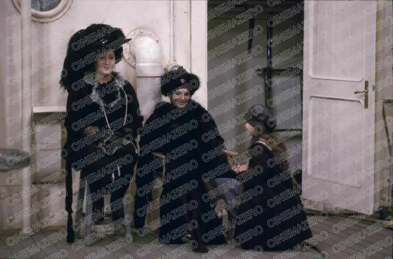 Tre Ospiti della Gloria N. sul ponte di coperta