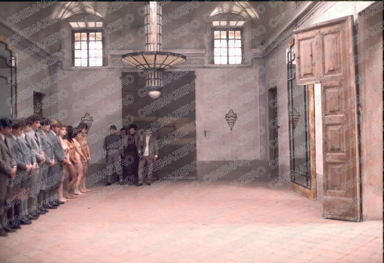 Ragazzi radunati nella Sala Superiore
