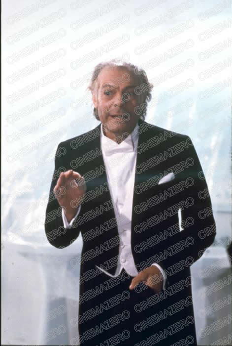 Fred (Marcello Mastroianni) nella Toilette degli Studi del Centro SpazialeTelevisivo