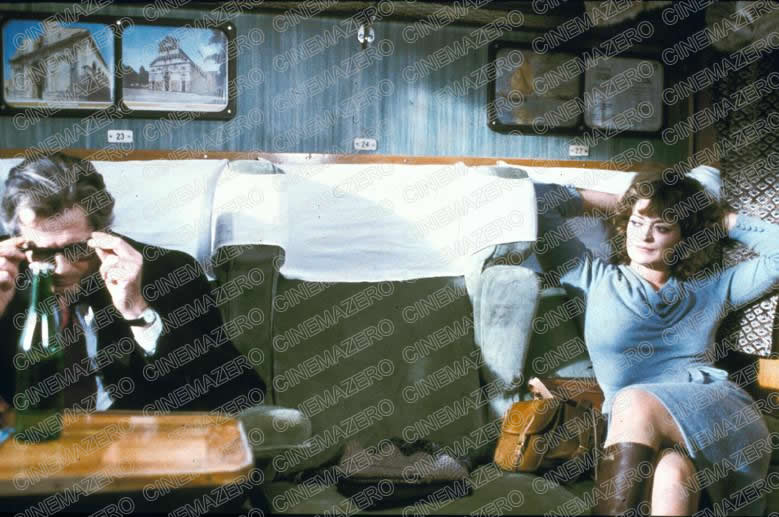 Snàporaz (Marcello Mastroianni) in treno