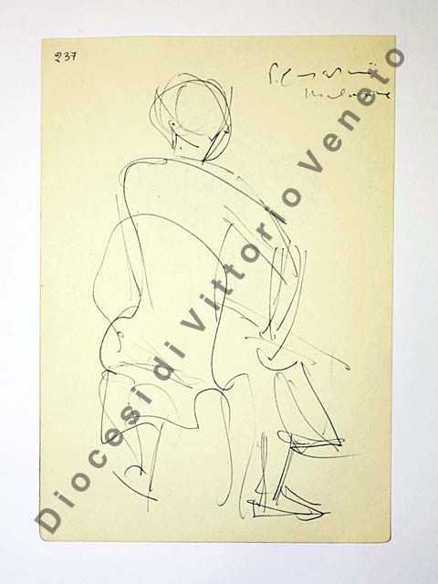 figura femminile seduta