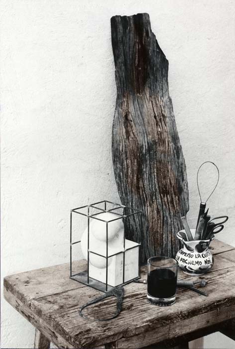 Natura morta su tavolo di legno