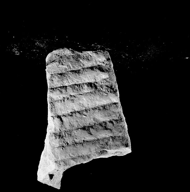 cornice/ a dentelli, frammento