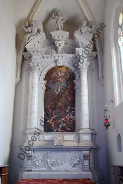altare laterale