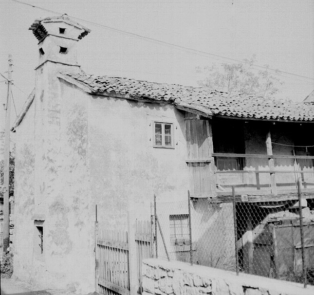 Alcune case carsiche nel comune di Trieste sul finire del Novecento