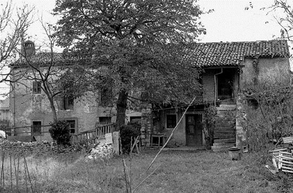 Alcune case carsiche nel comune di Trieste sul finire del Novecento