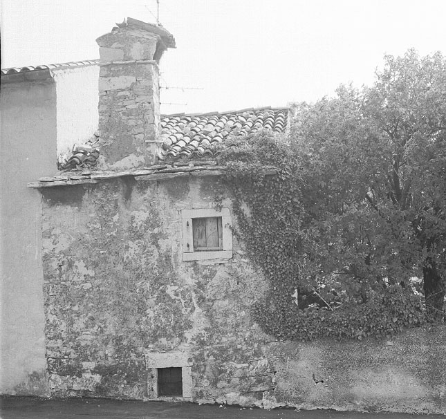 Alcune case carsiche nel comune di Trieste sul finire del Novecento