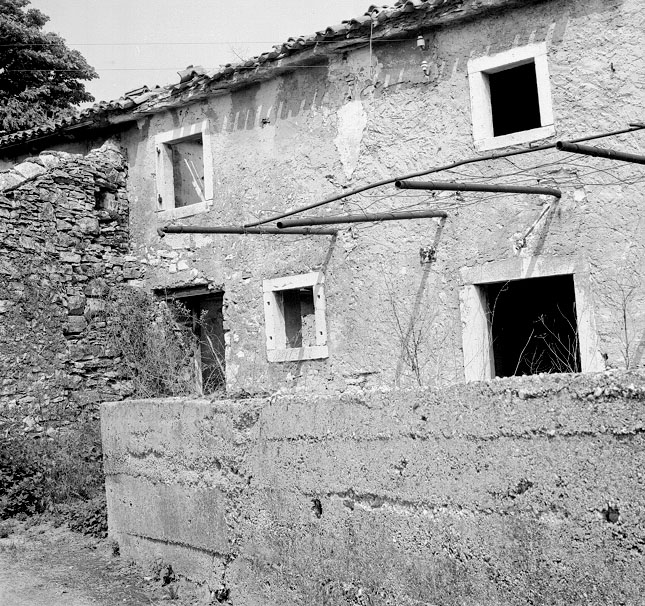 Alcune case carsiche nel comune di Trieste sul finire del Novecento