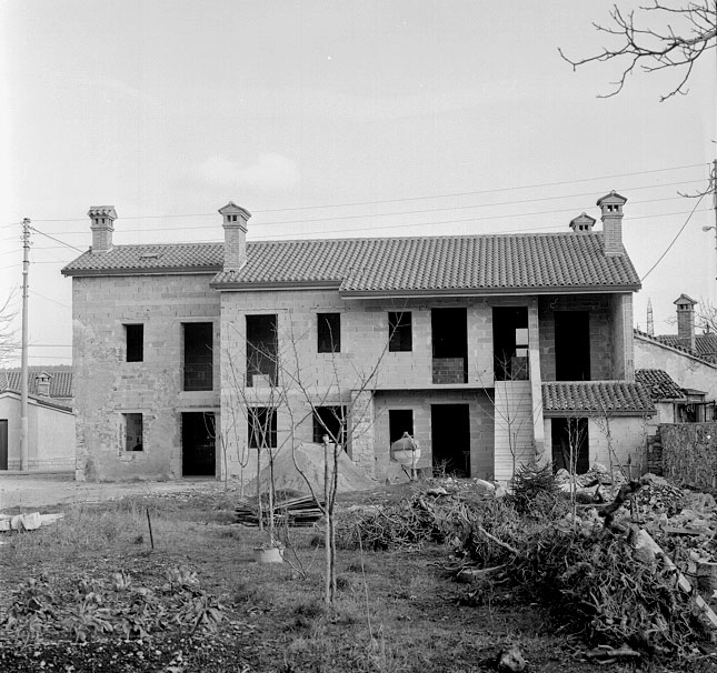 Alcune case carsiche nel comune di Trieste sul finire del Novecento
