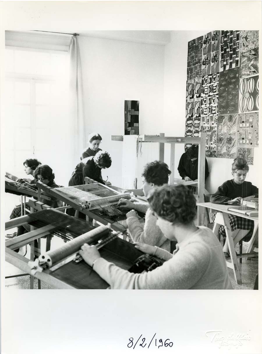 Ritratto di artigiane tessili al lavoro