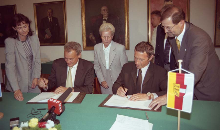 VIII LEGISLATURA 1998-2003