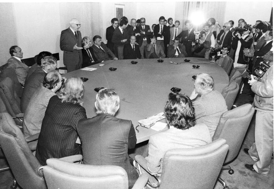 Visita del Commissario Enzo Bearzot alla Giunta Regionale dopo la vittoria dei Mondiali di Calcio disputati in Spagna nel 1982