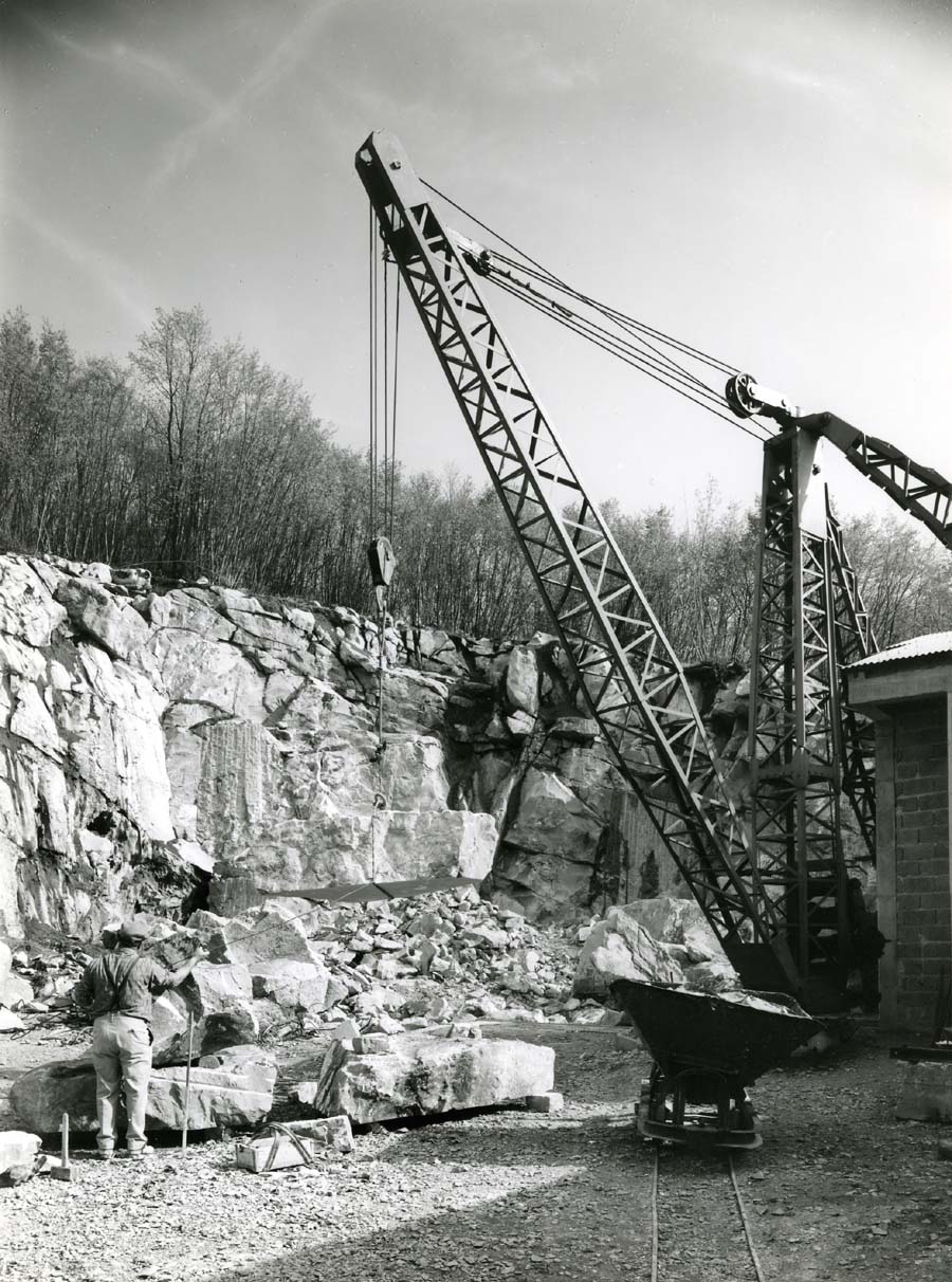 Cave di pietra piasentina a Torreano
