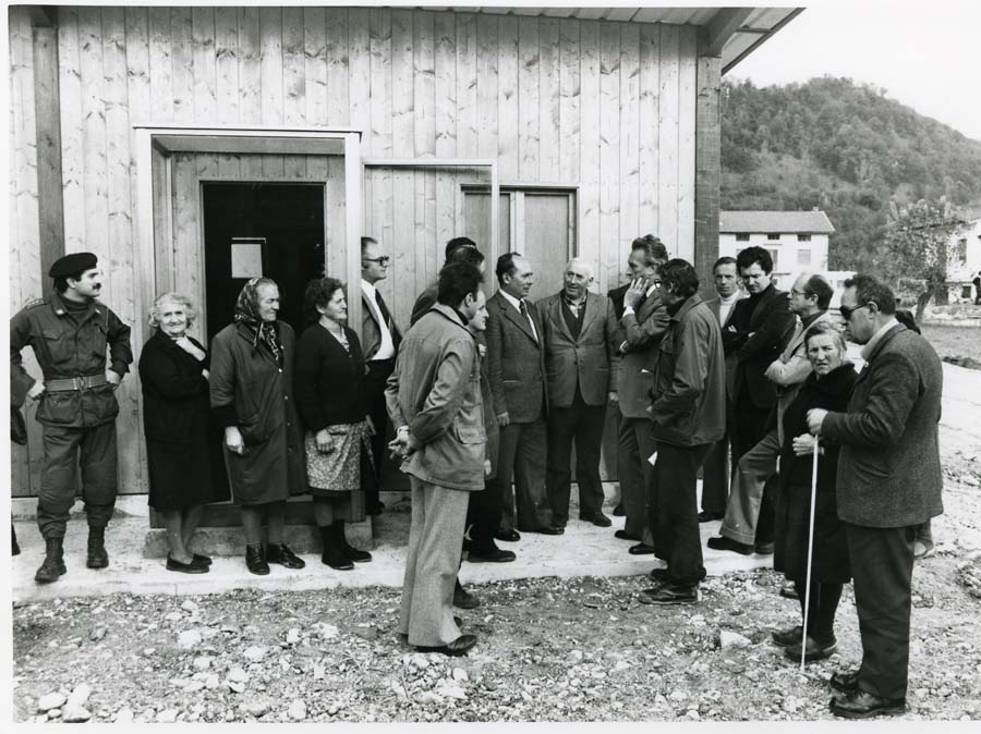 Consegna dei prefabbricati nelle zone colpite dal terremoto