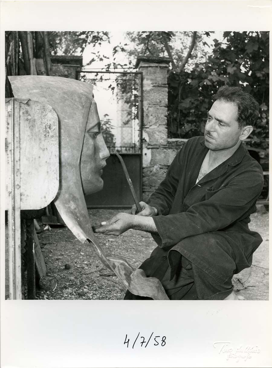 Ritratto di scultore al lavoro