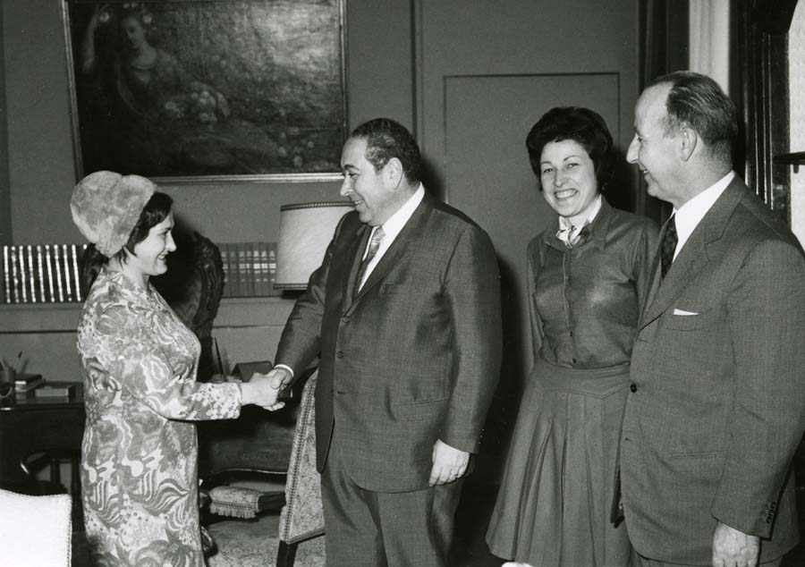 Il Presidente del Giunta Regionale Alfredo Berzanti riceve la visita di una delegazione di donne della Confederazione Generale Coltivatori Diretti