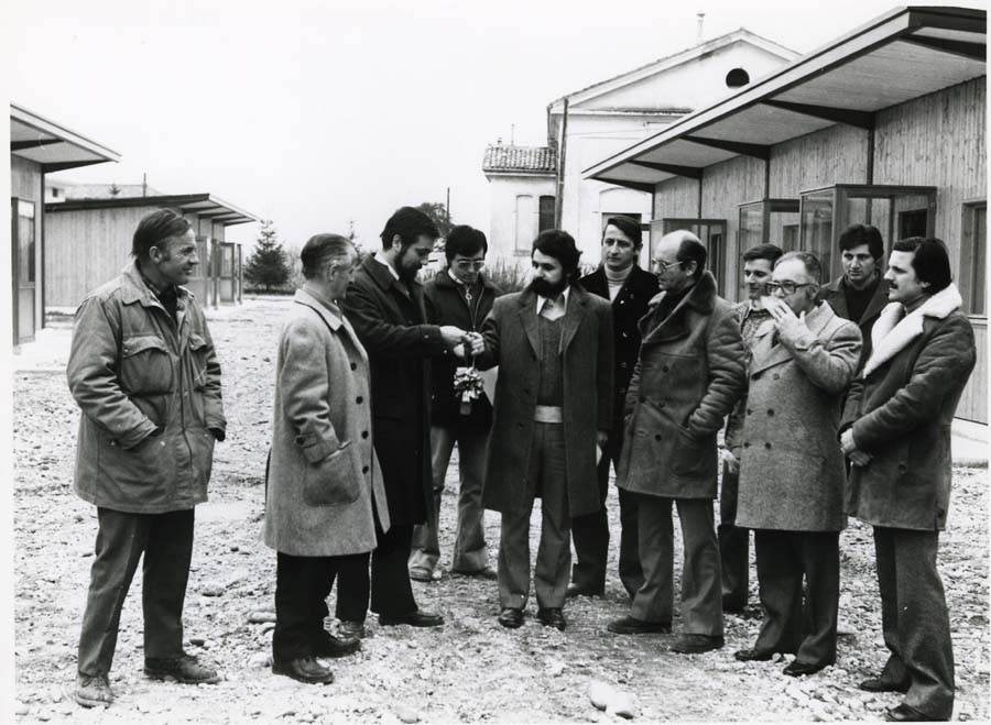 Consegna dei prefabbricati nelle zone colpite dal terremoto