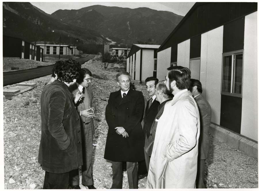 Consegna dei prefabbricati nelle zone colpite dal terremoto