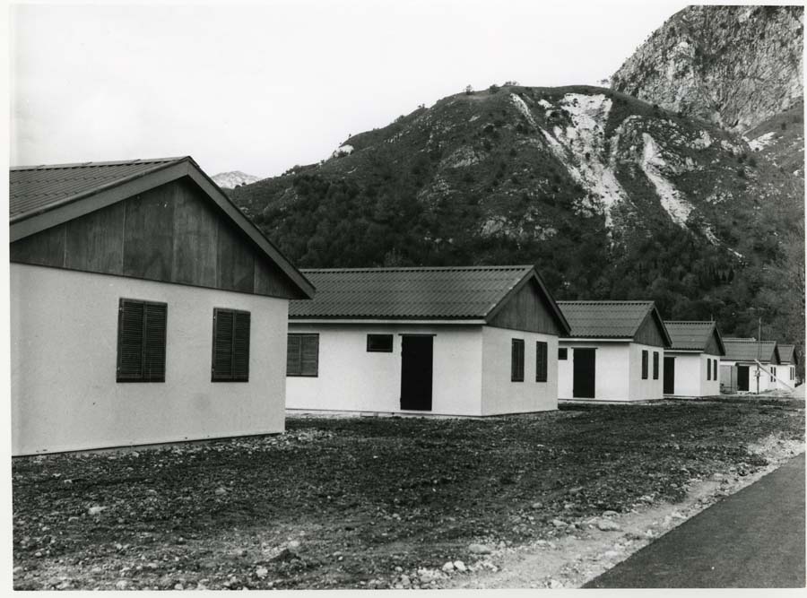 Consegna dei prefabbricati nelle zone colpite dal terremoto