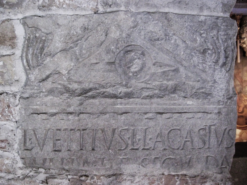 stele/ funeraria, con iscrizione
