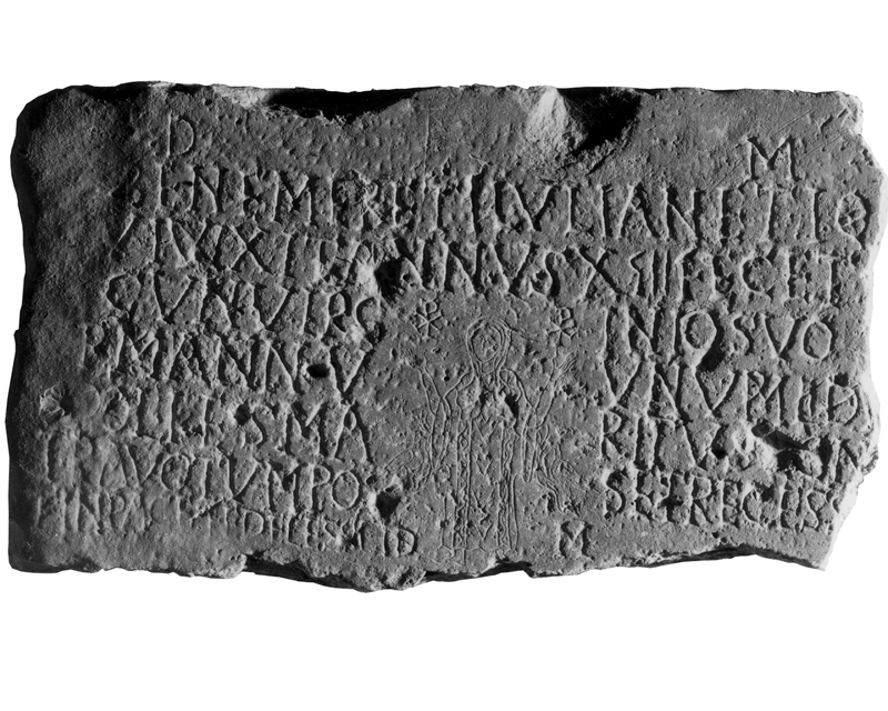 stele/ con iscrizione