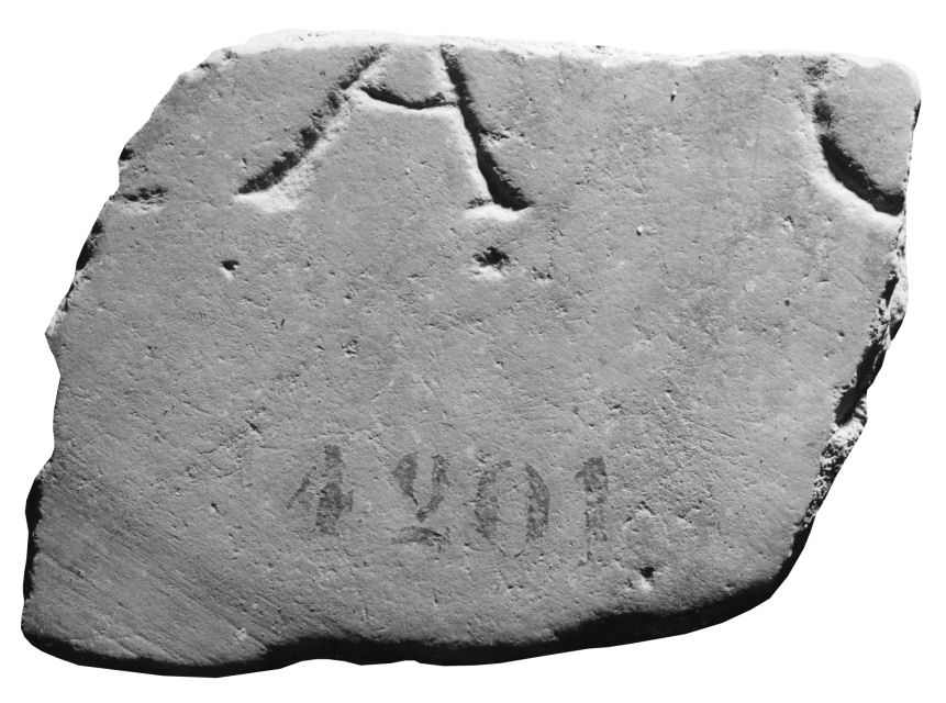 stele/ con iscrizione
